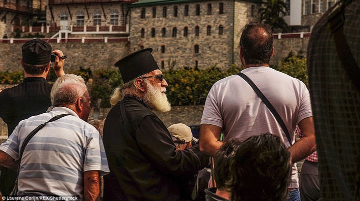 Bí ẩn núi Athos, nơi cấm phụ nữ và trẻ em đặt chân tới - Ảnh 12.