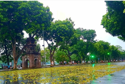 Lo ga đường sắt xâm hại hồ Hoàn Kiếm