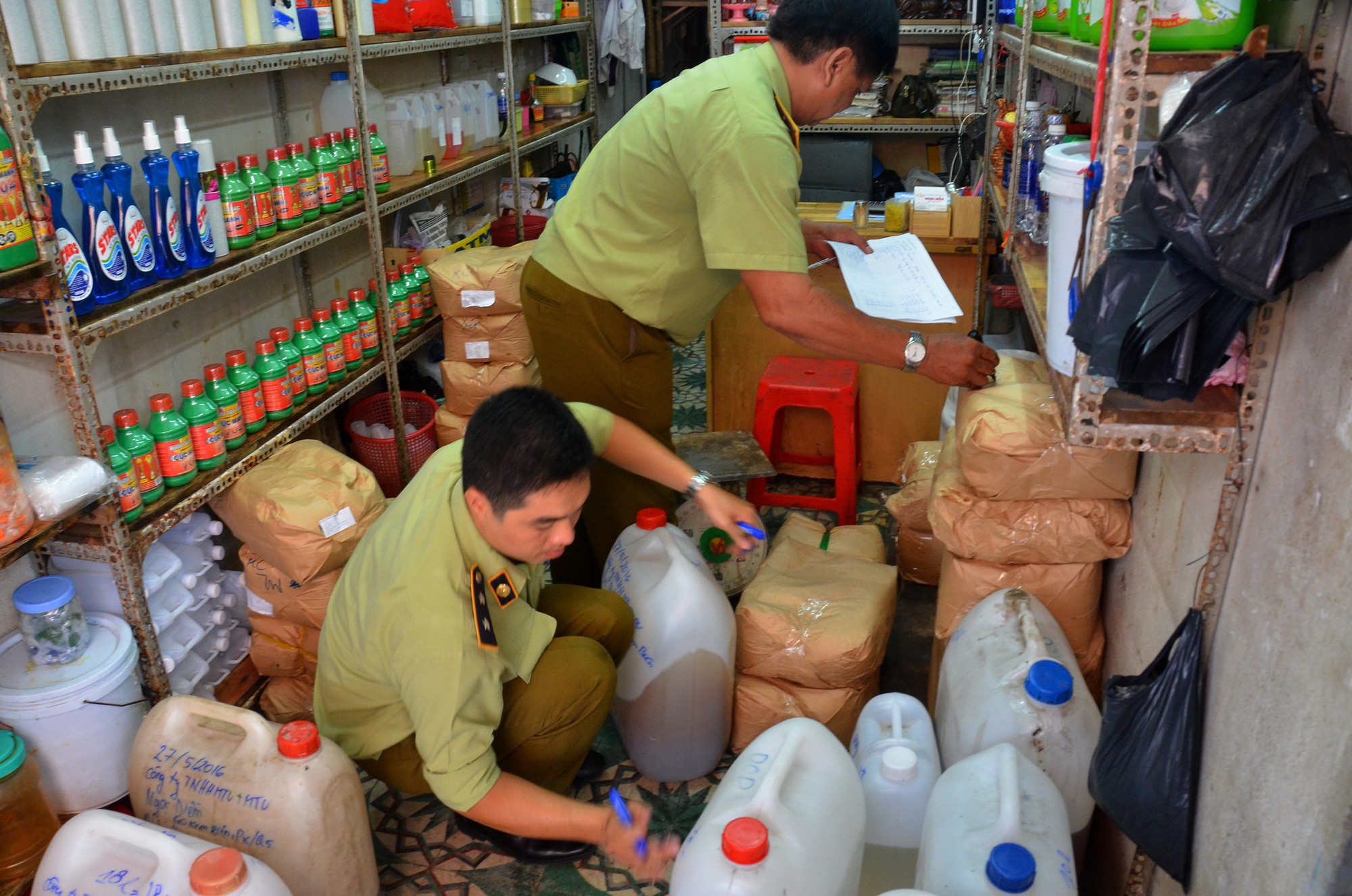 Th&ocirc;ng tin sai, doanh nghiệp thiệt, ai g&aacute;nh? - Ảnh 1.