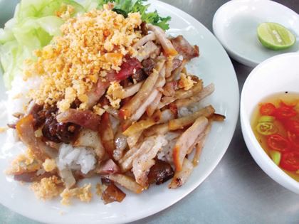 Thưởng thức ẩm thực xứ Huế