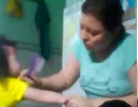 Phẫn nộ với clip bảo mẫu đánh đập dã man trẻ khi cho ăn