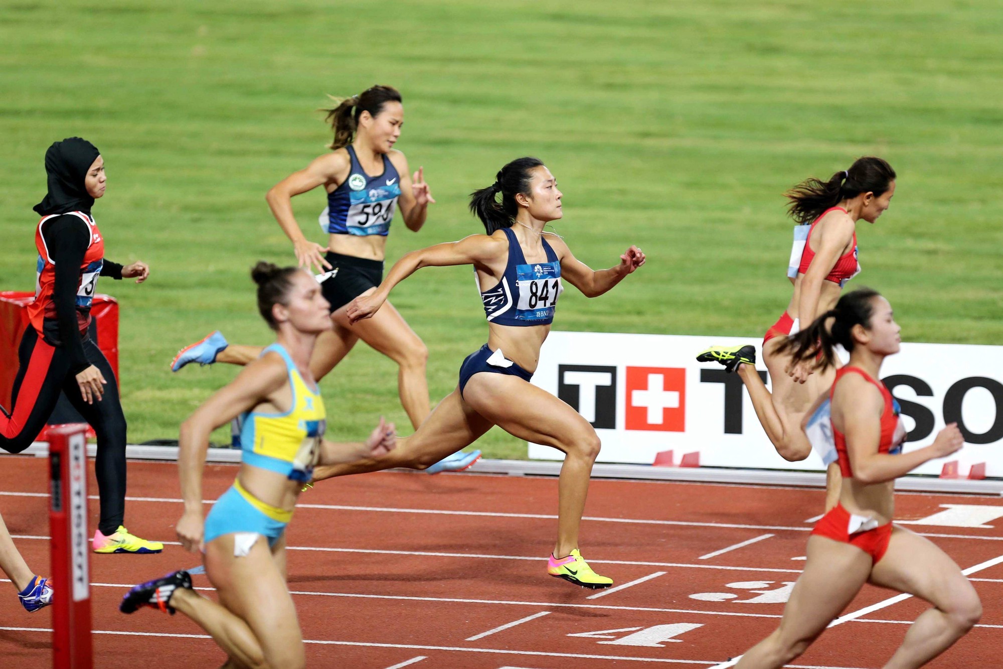 Trực tiếp ASIAD ngày 25-8: Tú Chinh "thót tim" vào bán kết cự ly 100m nữ