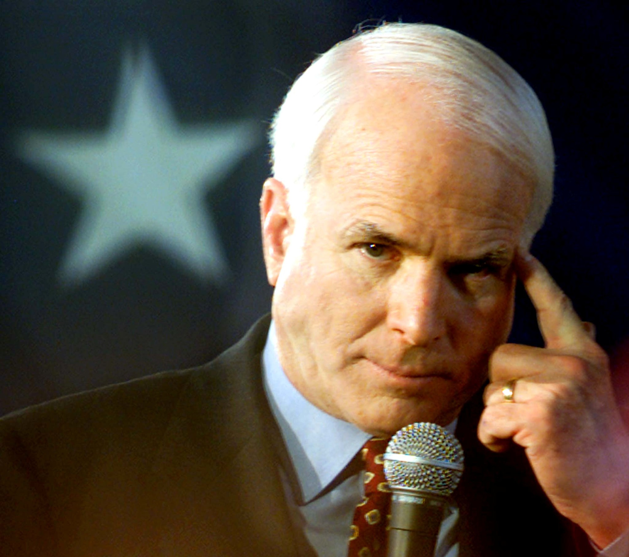 Thượng nghị sĩ John McCain qua đời