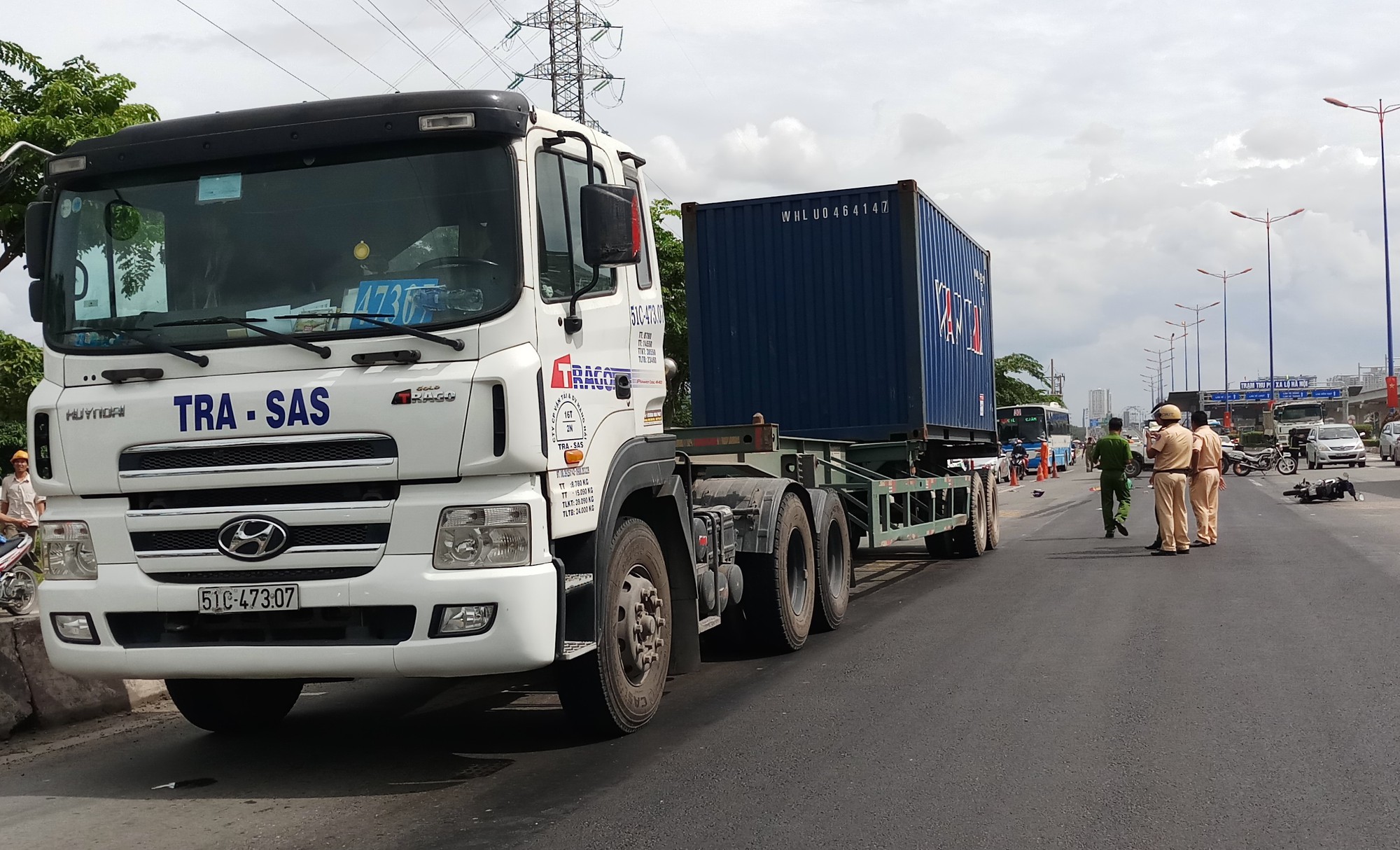 Chưa đầy 1 giờ, 3 người chết sau 2 vụ tai nạn giao th&ocirc;ng tại quận 9 - Ảnh 2.