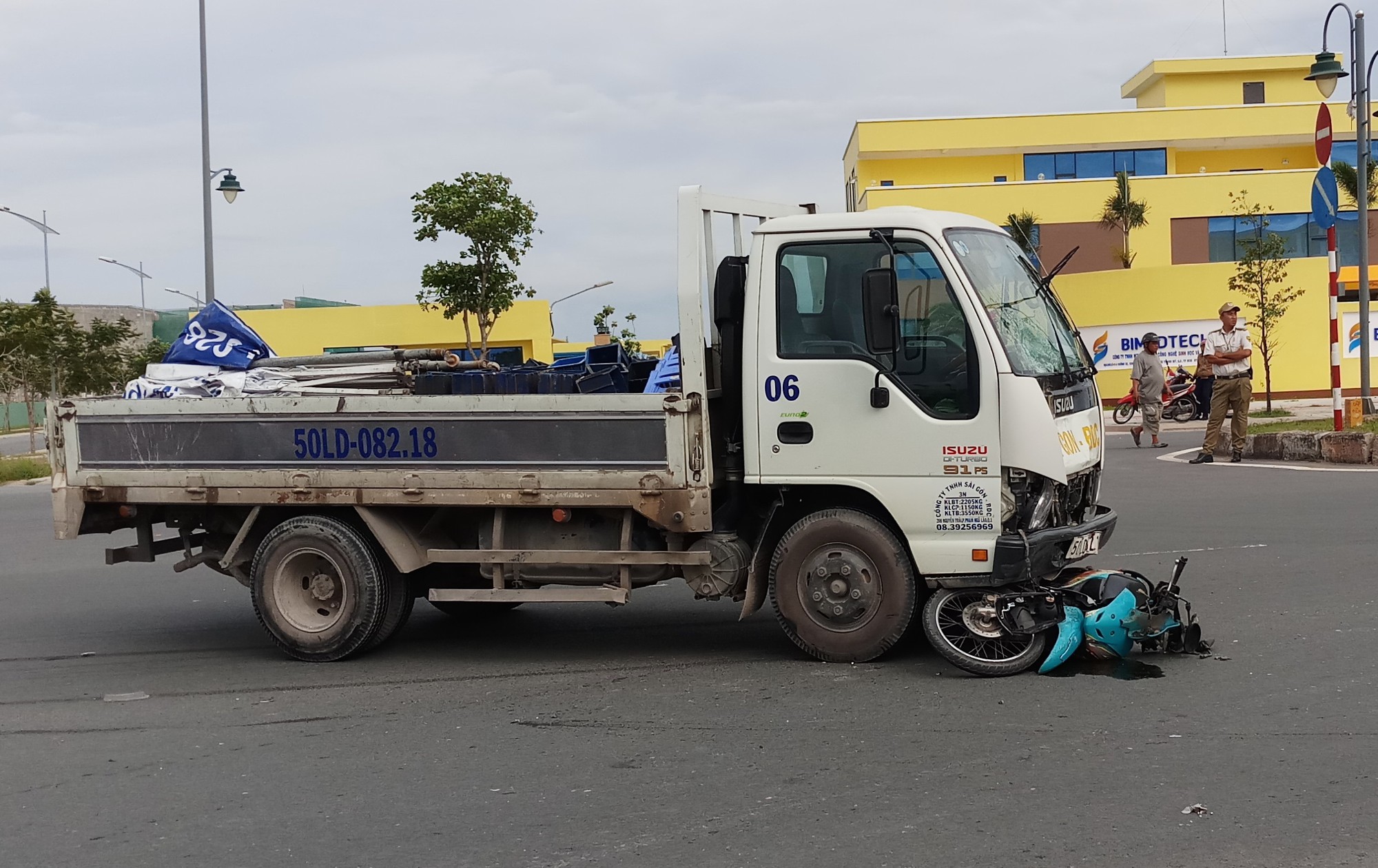Chưa đầy 1 giờ, 3 người chết sau 2 vụ tai nạn giao thông tại quận 9