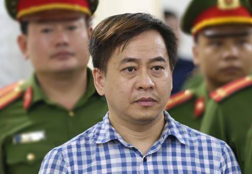 Bắt kẻ “hứa làm hộ chiếu quốc tịch Mỹ” cho Vũ “nhôm” giá cả trăm ngàn USD