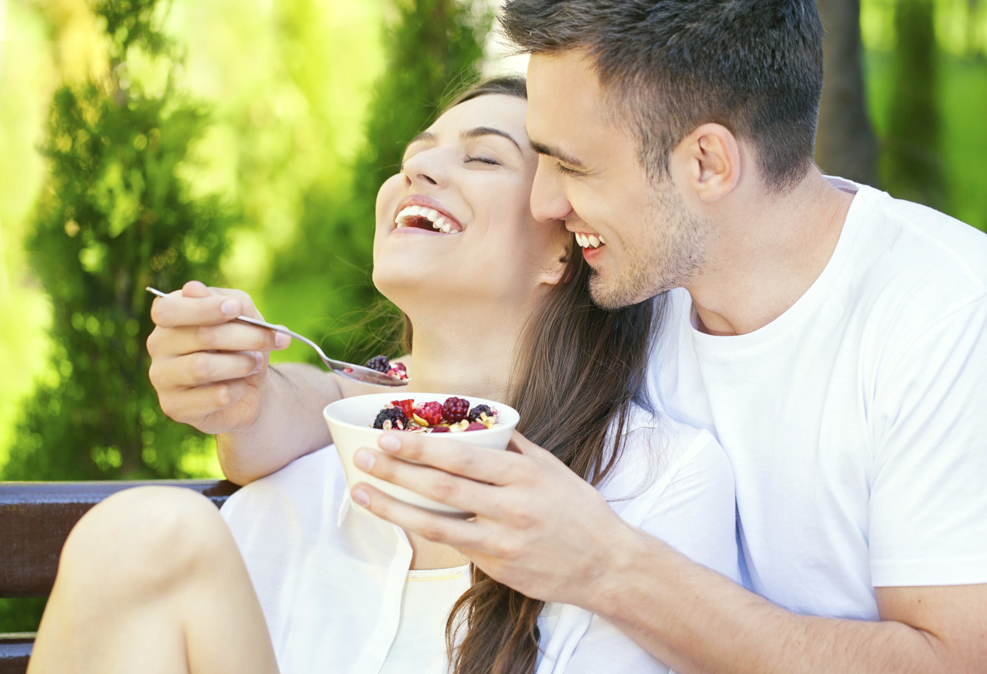Phụ nữ mới là người dễ yêu qua… đường bao tử