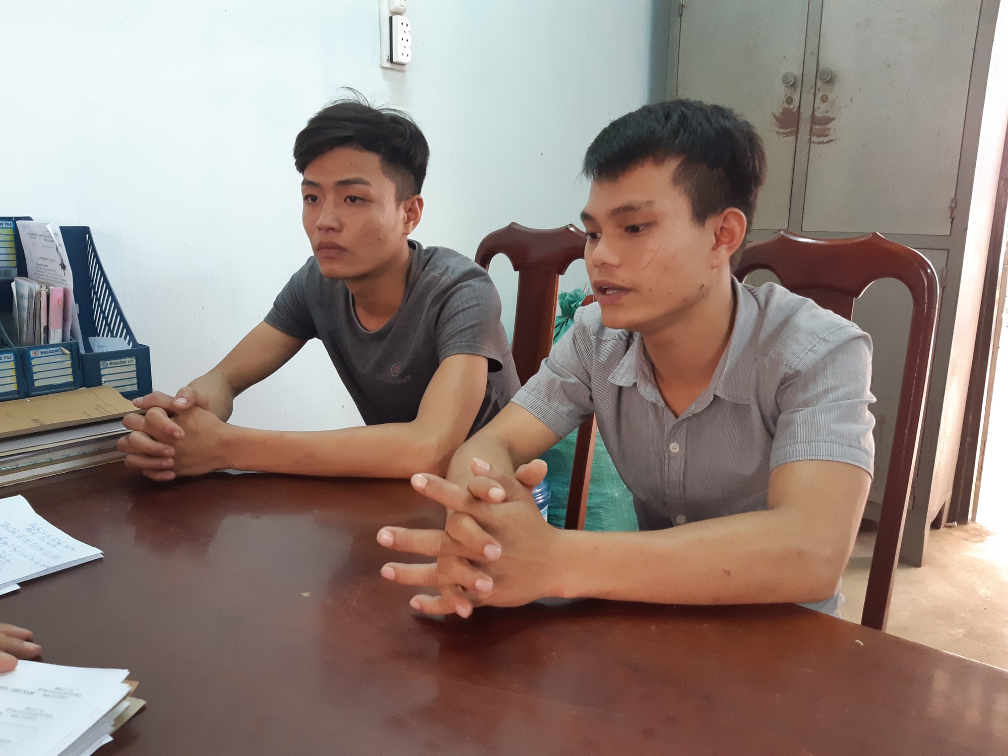 Ch&eacute;m l&igrave;a ch&acirc;n một thanh ni&ecirc;n v&igrave; cho rằng chửi bố nu&ocirc;i - Ảnh 2.