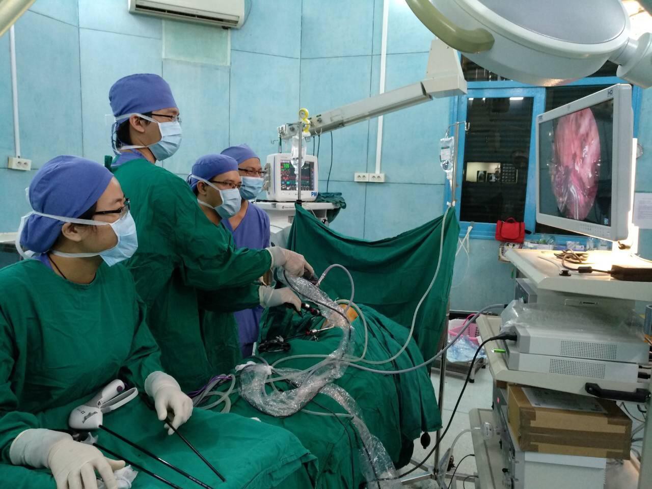 B&eacute; trai bị 2 dị tật cực hiếm tr&ecirc;n thế giới - Ảnh 2.