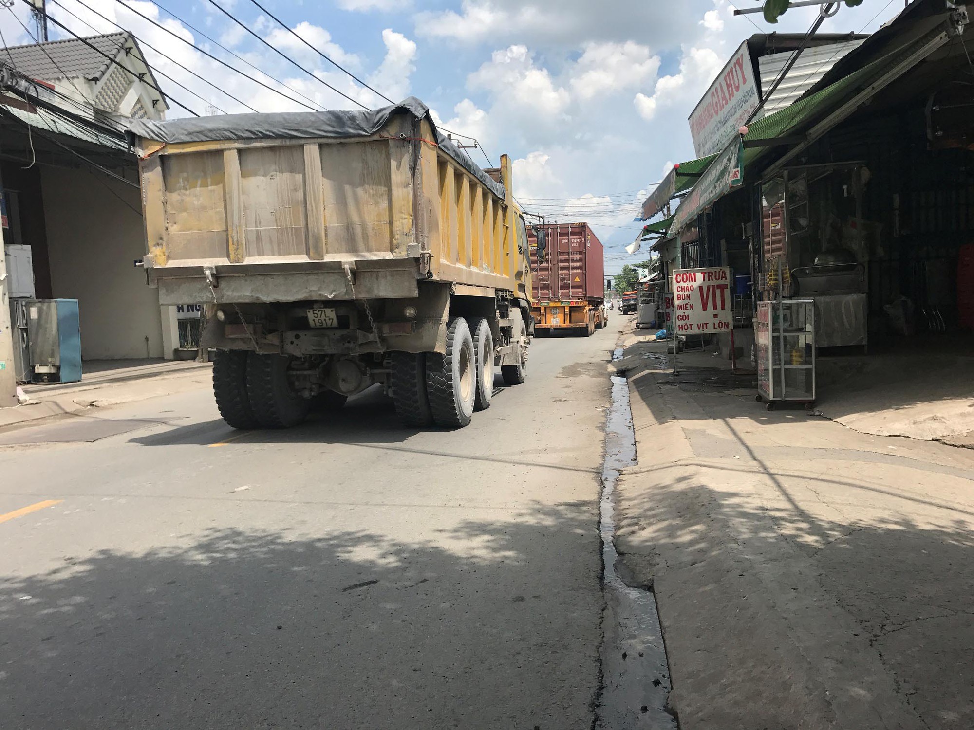 &Aacute;m ảnh tai nạn giao th&ocirc;ng tại quận 9 - Ảnh 1.