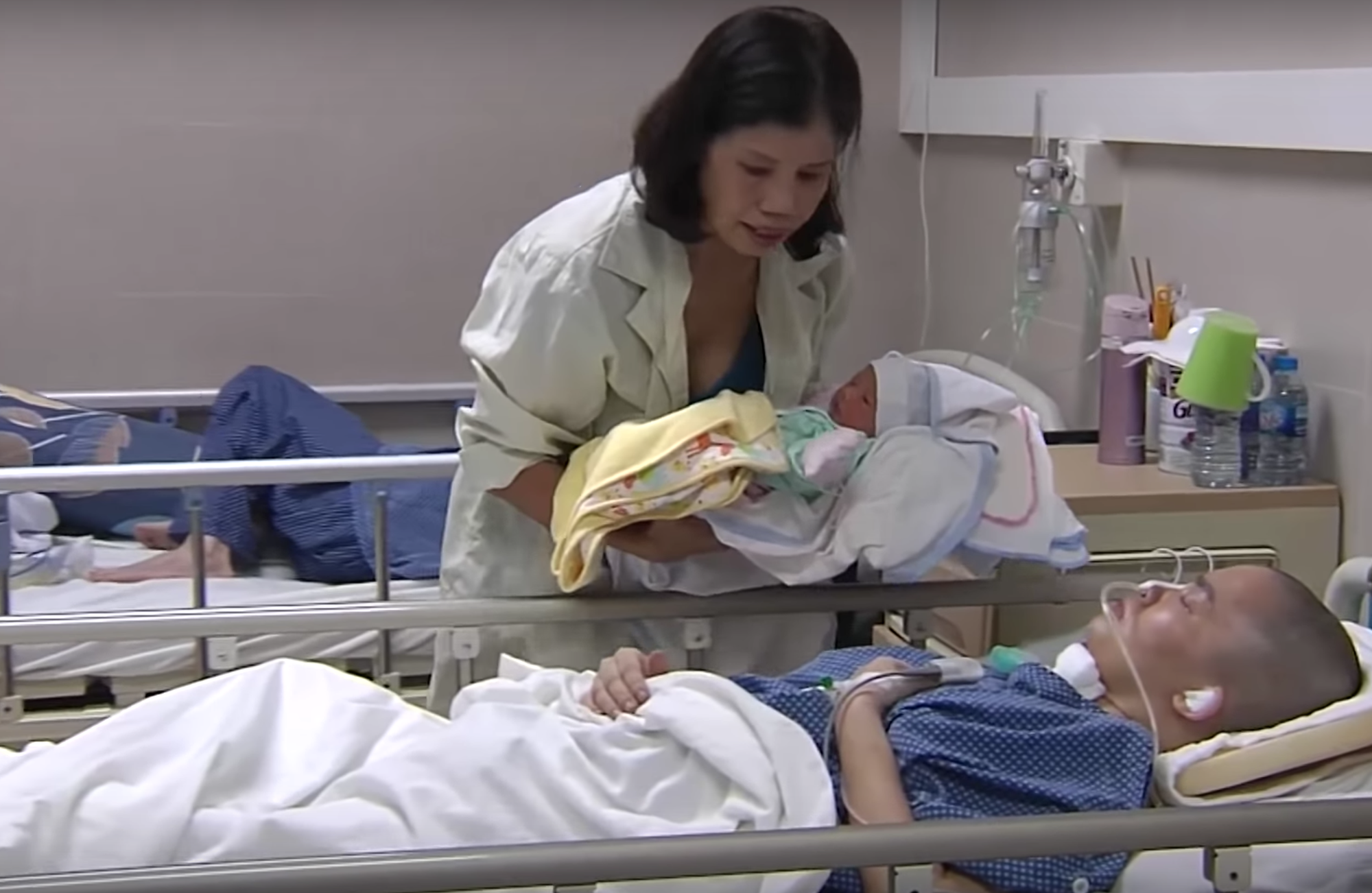 Diệu kỳ mẹ hôn mê sâu dần hồi tỉnh khi nghe tiếng khóc của con sơ sinh - Ảnh 2.