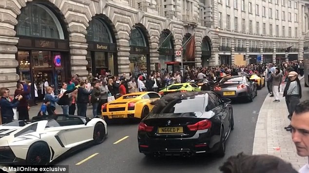 D&acirc;n v&ugrave;ng Vịnh lấy m&aacute;y bay chở si&ecirc;u xe tới London tr&aacute;nh n&oacute;ng - Ảnh 3.