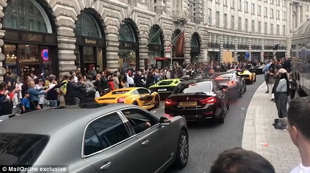 D&acirc;n v&ugrave;ng Vịnh lấy m&aacute;y bay chở si&ecirc;u xe tới London tr&aacute;nh n&oacute;ng - Ảnh 1.