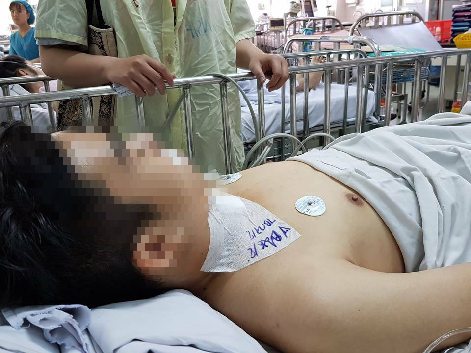 Thiếu niên bị đâm khi canh mâm cúng cô hồn cho gia đình