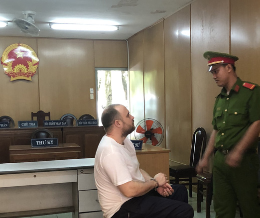 Người đàn ông Nam Phi mang ma túy đến TP HCM lãnh án tử