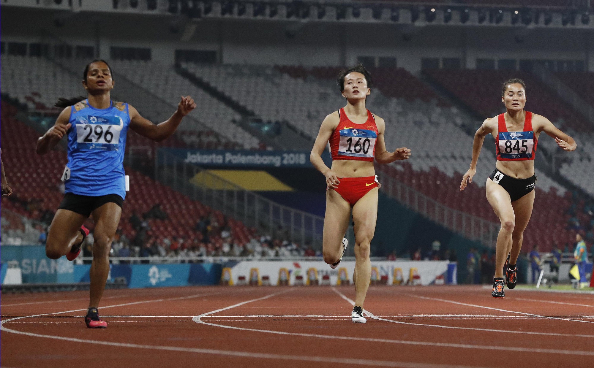 Trực tiếp ASIAD ngày 28-8: Tú Chinh thất bại, Quách Thị Lan vào chung kết 200m