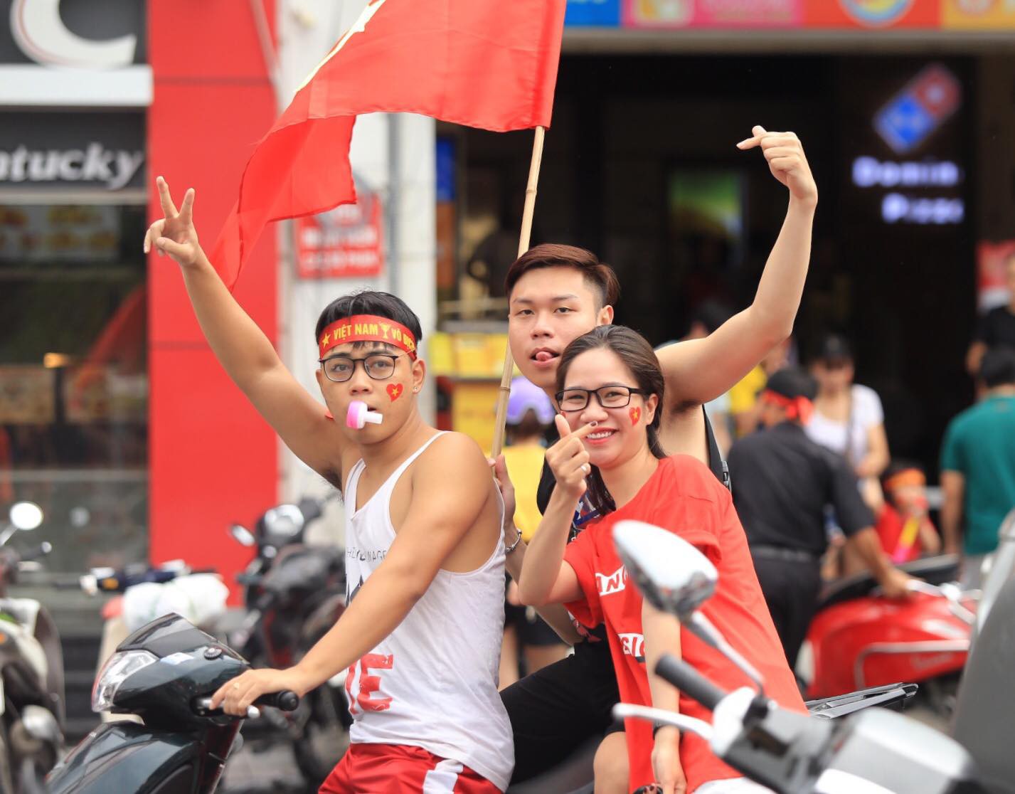 Người hâm mộ cả nước náo nức cổ vũ Olympic Việt Nam - Ảnh 7.