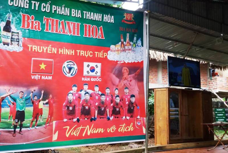 Bố thủ môn Bùi Tiến Dũng mổ trâu thết đãi dân làng cổ vũ Olympic Việt Nam
