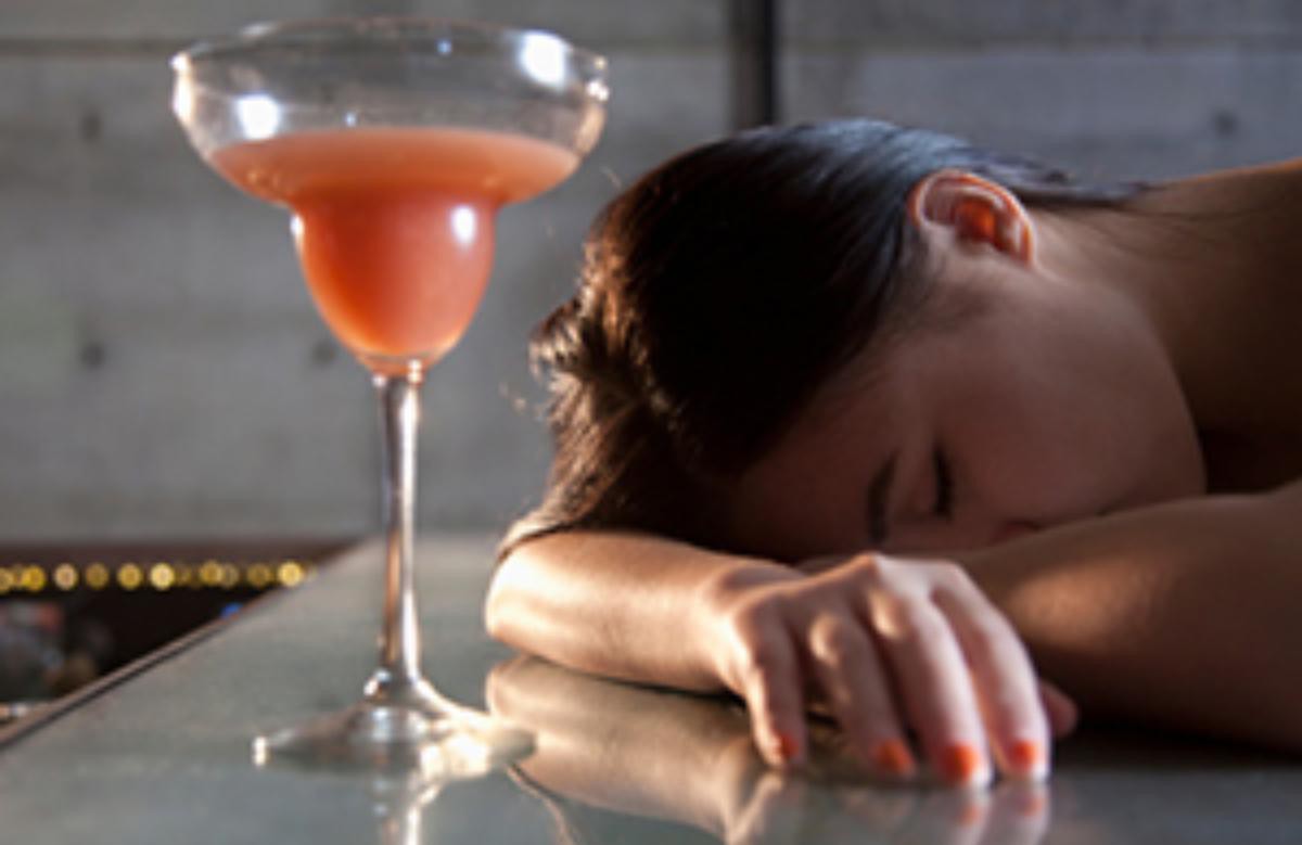 Hai thói quen làm tăng nguy cơ đột quỵ từ tuổi…17