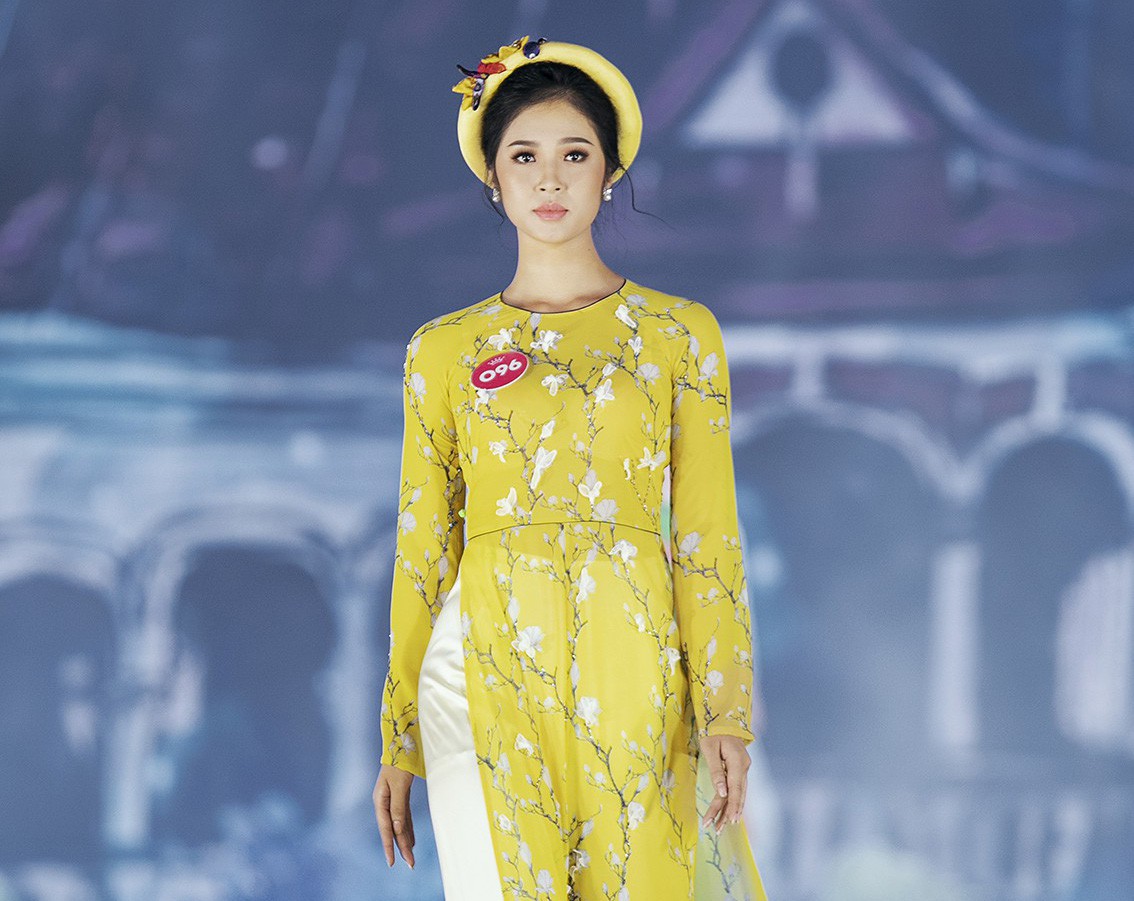 Thí sinh Hoa hậu Việt Nam 2018 duyên dáng với áo dài "Ướp hương"