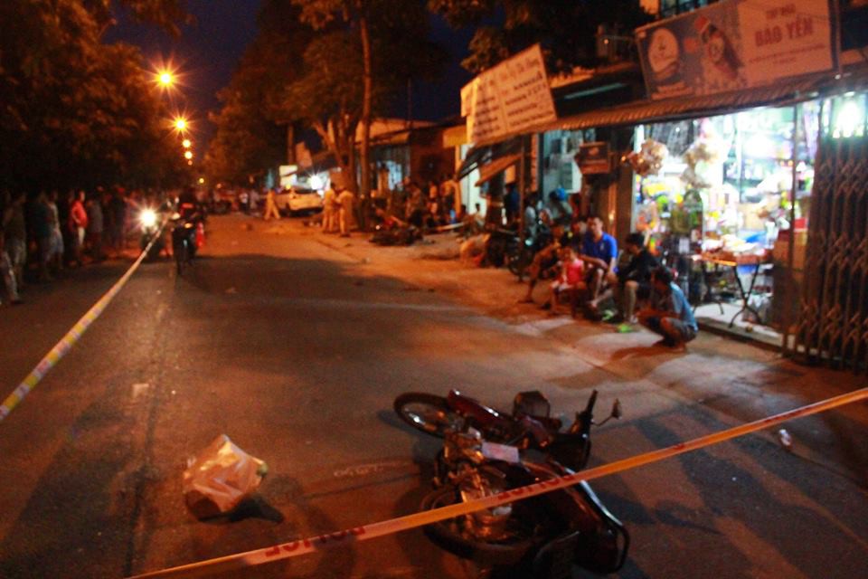 Tr&aacute;nh học sinh, &ocirc; t&ocirc; t&ocirc;ng 2 người chết, 4 người bị thương - Ảnh 2.