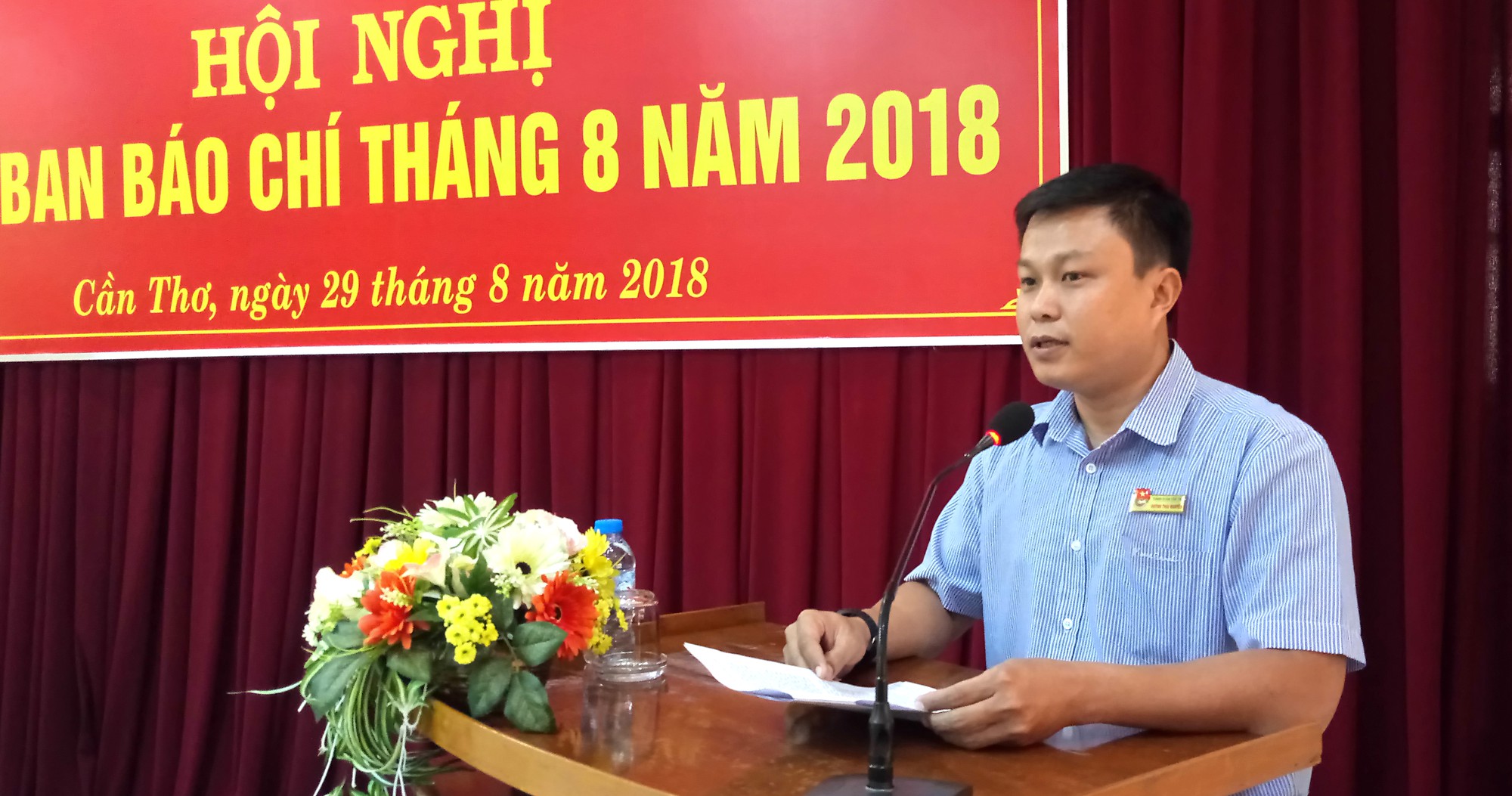 Đề nghị kiểm điểm bí thư Đoàn trường và ban giám hiệu vụ trò chơi “phản cảm” - Ảnh 1.
