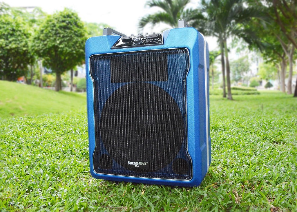 Loa di động SoundMax M-7 với nhiều tính năng cơ động