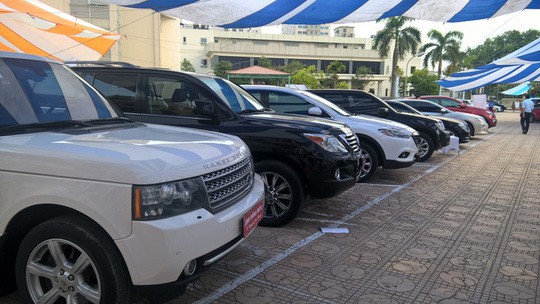 Lexus, Audi, BMW cũ giá trăm triệu đồng: Đau đớn phận xe sang ở Việt Nam