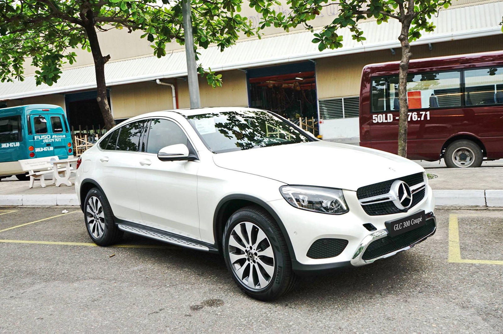 H&agrave;ng ng&agrave;n xe Mercedes-Benz GLC v&agrave; Ford Ranger d&iacute;nh lỗi kỹ thuật - Ảnh 1.