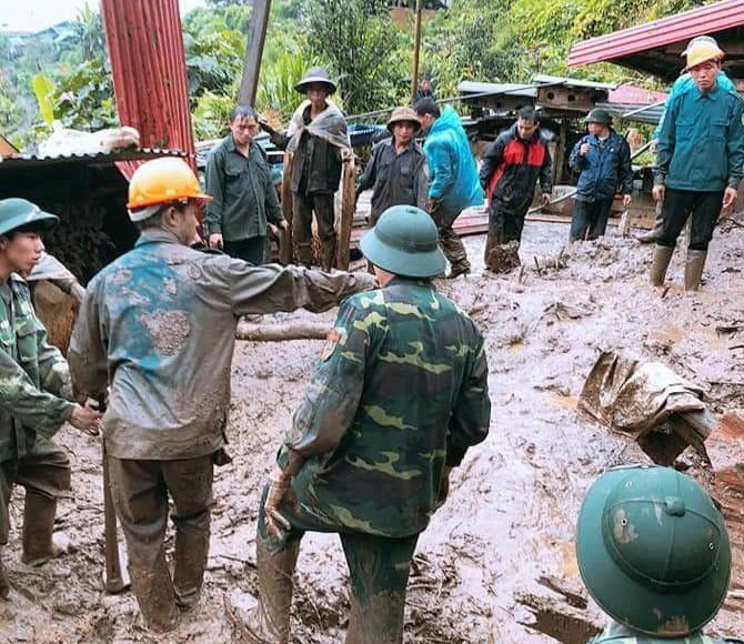 Sạt lở đất, 10 người chết và mất tích