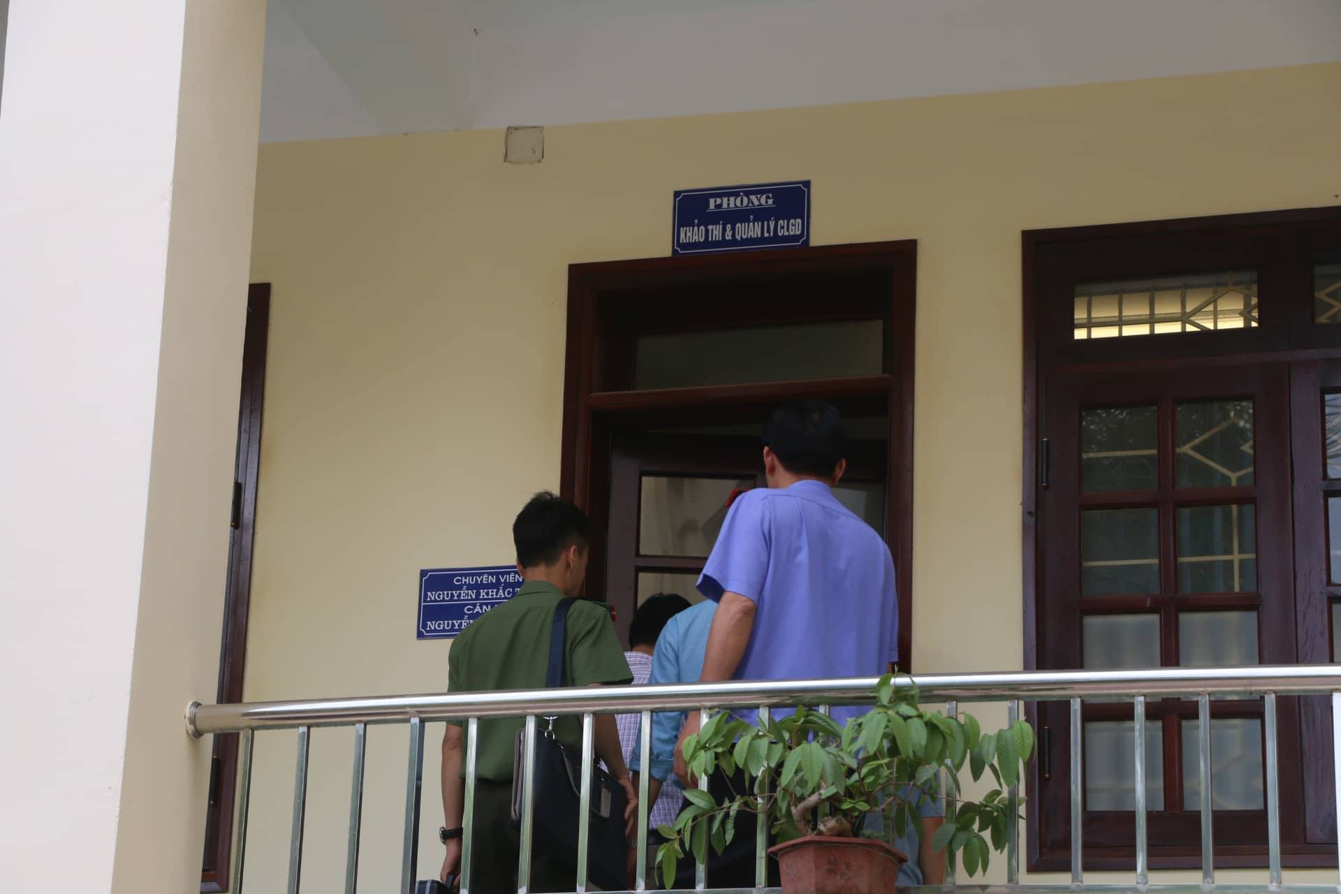 Gian lận điểm thi Hòa Bình: Lực lượng an ninh khám xét tại Sở GD-ĐT