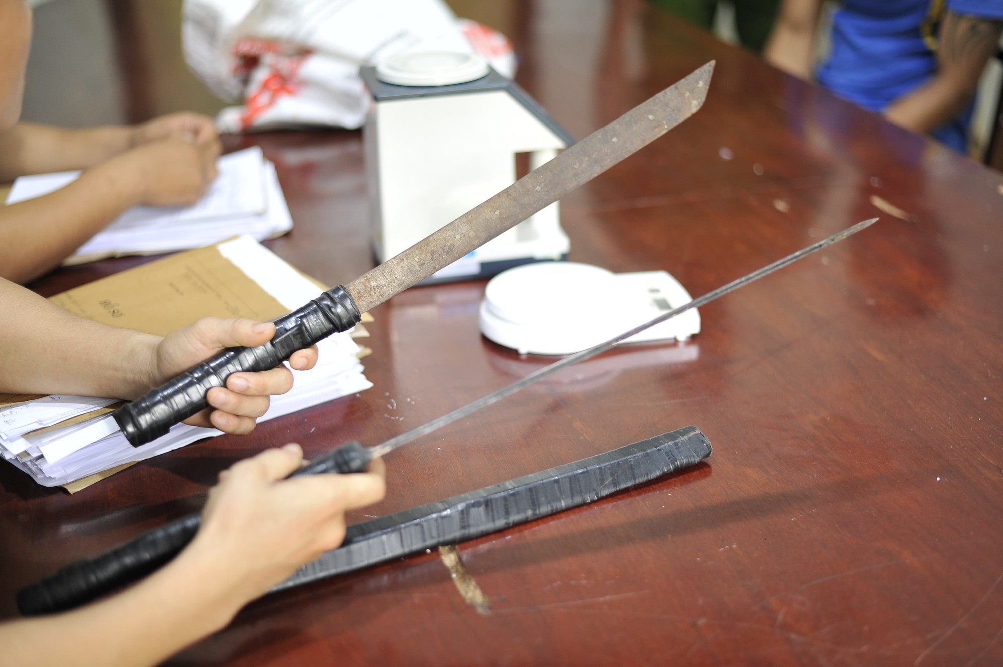 Bắt băng nh&oacute;m bảo k&ecirc; thu mua sầu ri&ecirc;ng - Ảnh 2.