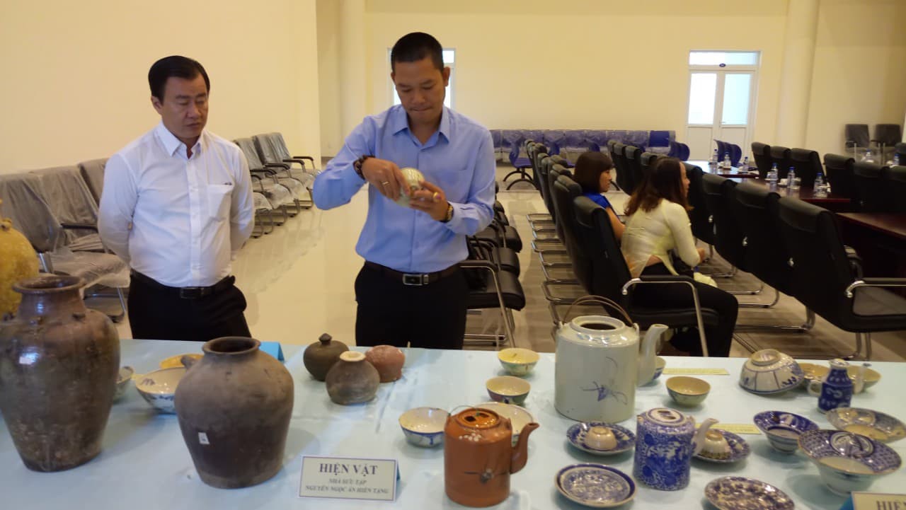 Một người hiến hàng trăm cổ vật giá trị cho bảo tàng