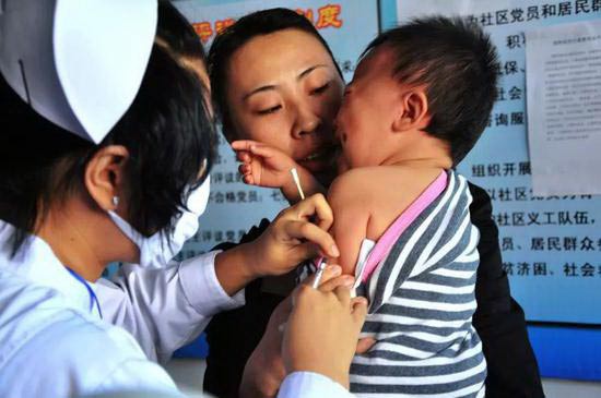 BÊ BỐI VẮC-XIN GIẢ RÚNG ĐỘNG TRUNG QUỐC (*): Nghiêm trị để chặn khủng hoảng