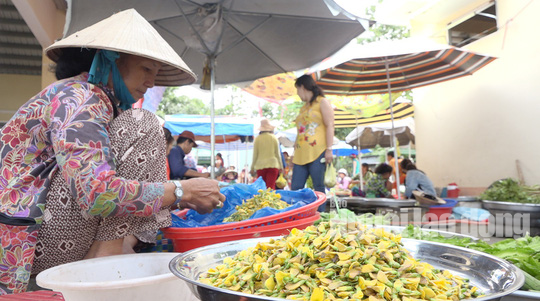 Thức từ 2 giờ sáng đi “săn” sản vật mùa nước nổi - Ảnh 7.