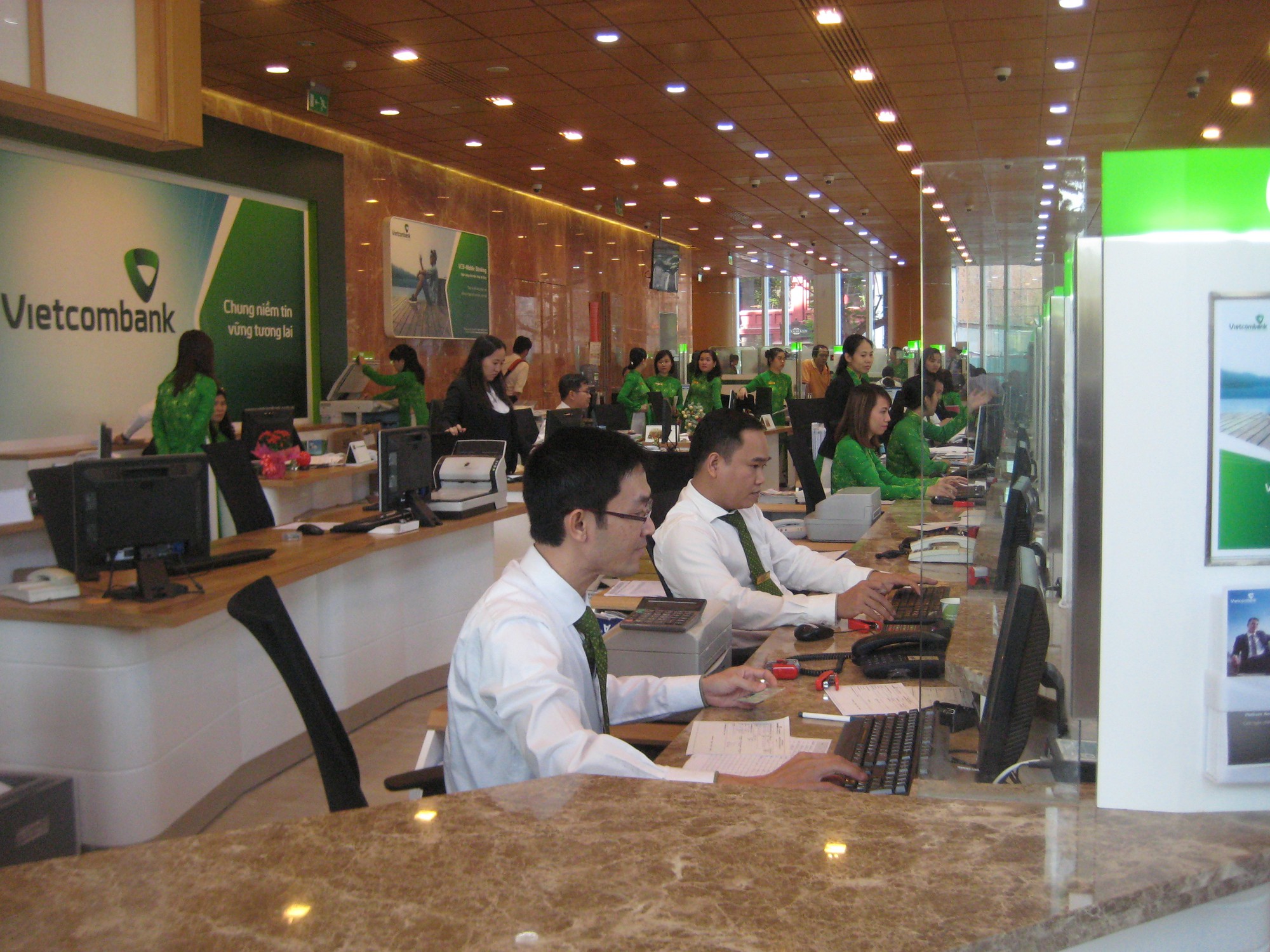 Vietcombank rút người đại diện vốn góp tại Eximbank