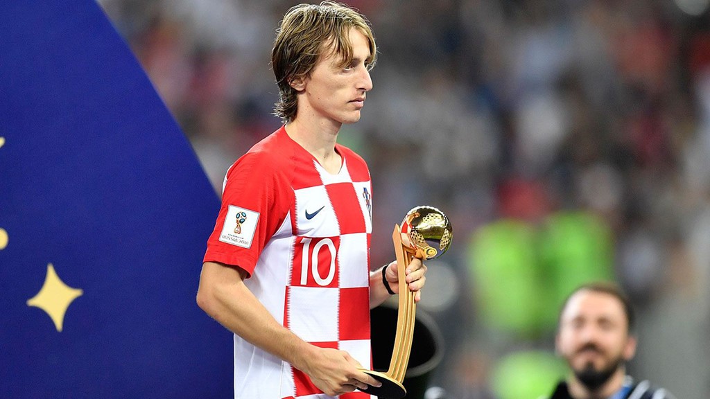 Real Madrid h&eacute;t gi&aacute; Modric&hellip;870 triệu USD - Ảnh 1.