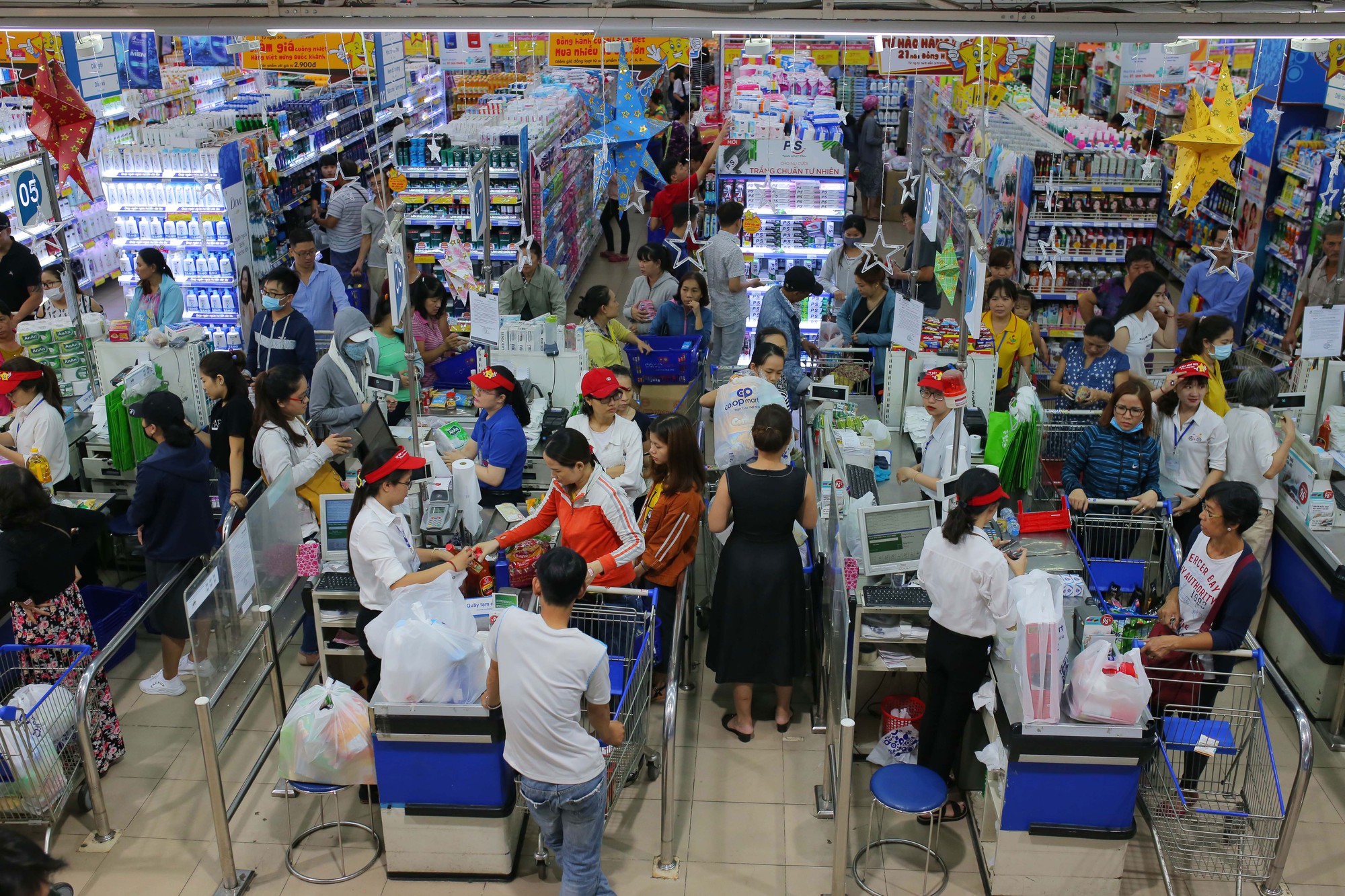 Chợ lo, siêu thị ồ ạt khuyến mãi