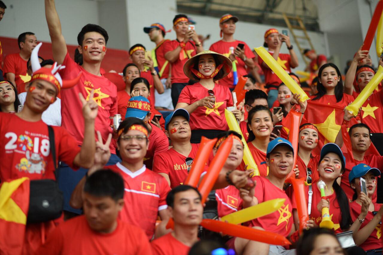 Cổ động viên vẫn đổ xô sang Indonesia ủng hộ Olympic Việt Nam