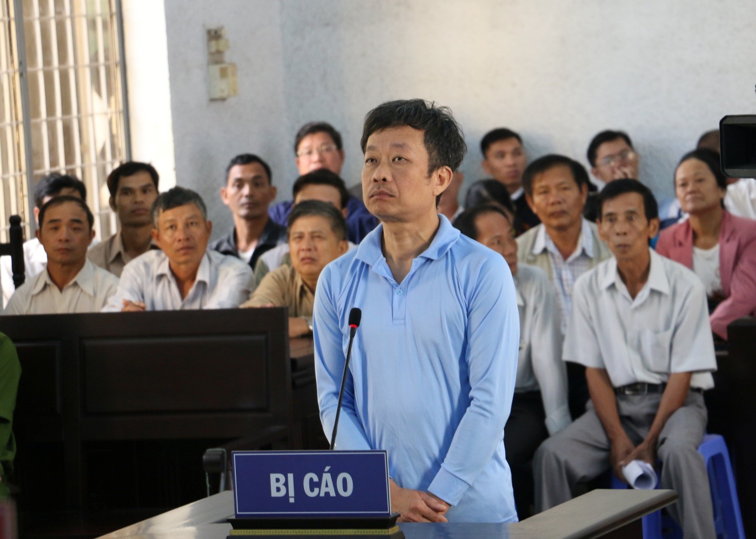 Nguyên thượng tá lừa đảo 24 tỉ đề nghị tòa làm rõ số tiền mình biếu sếp