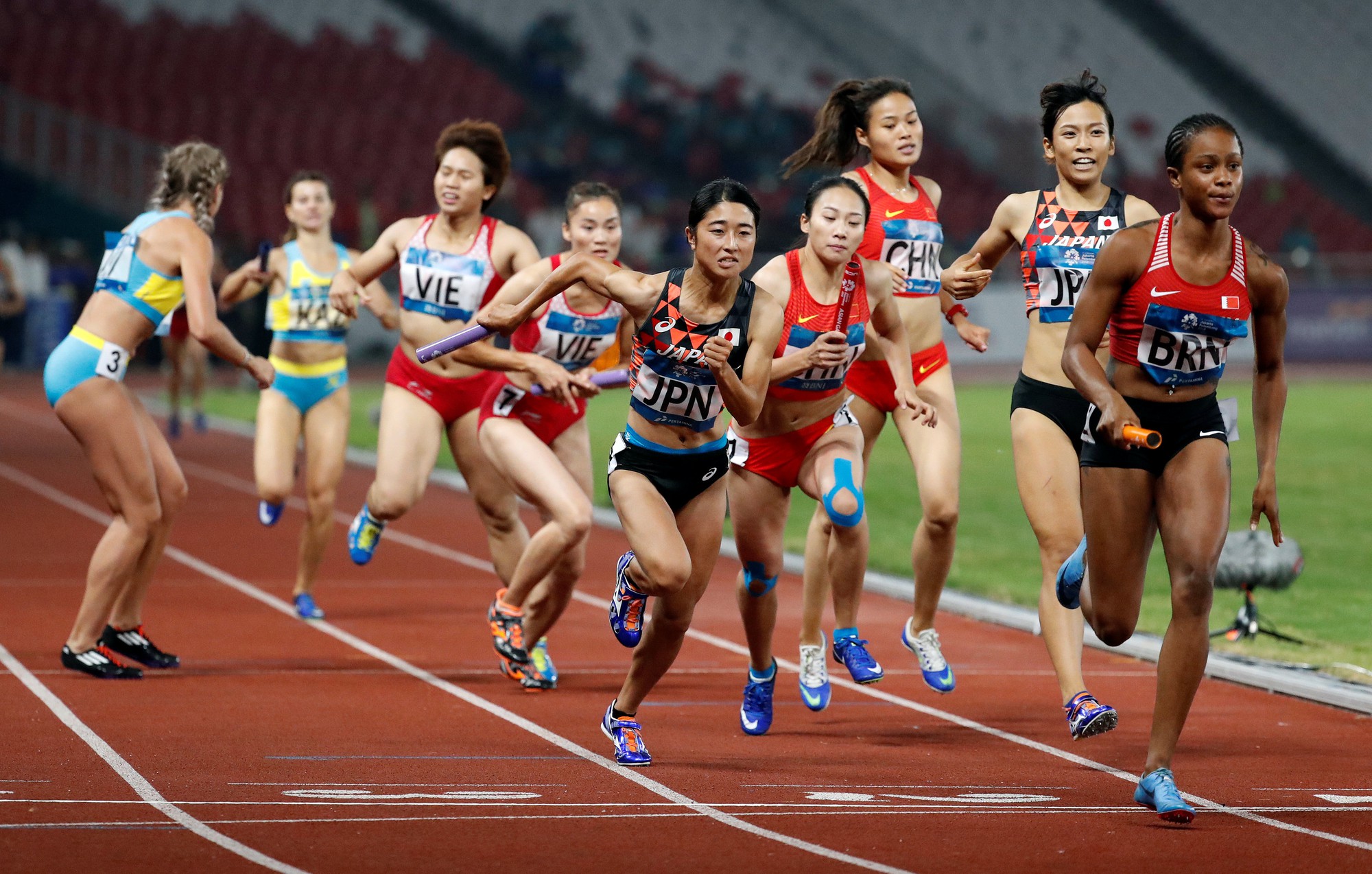 Trực tiếp ASIAD ng&agrave;y 30-8: Vũ Thị Mến v&agrave; tổ tiếp sức 4x400m gi&agrave;nh 2 HCĐ điền kinh - Ảnh 1.