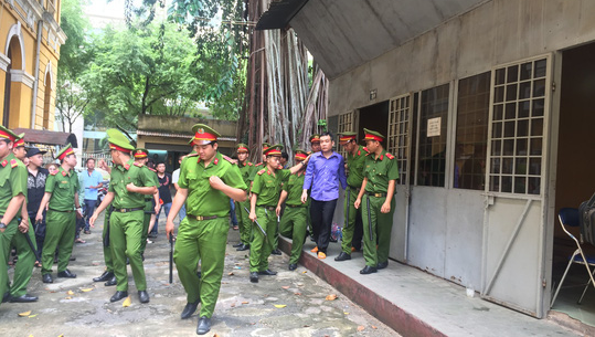 Gọi nhau bằng... b&iacute; danh khi mua b&aacute;n ma t&uacute;y - Ảnh 1.