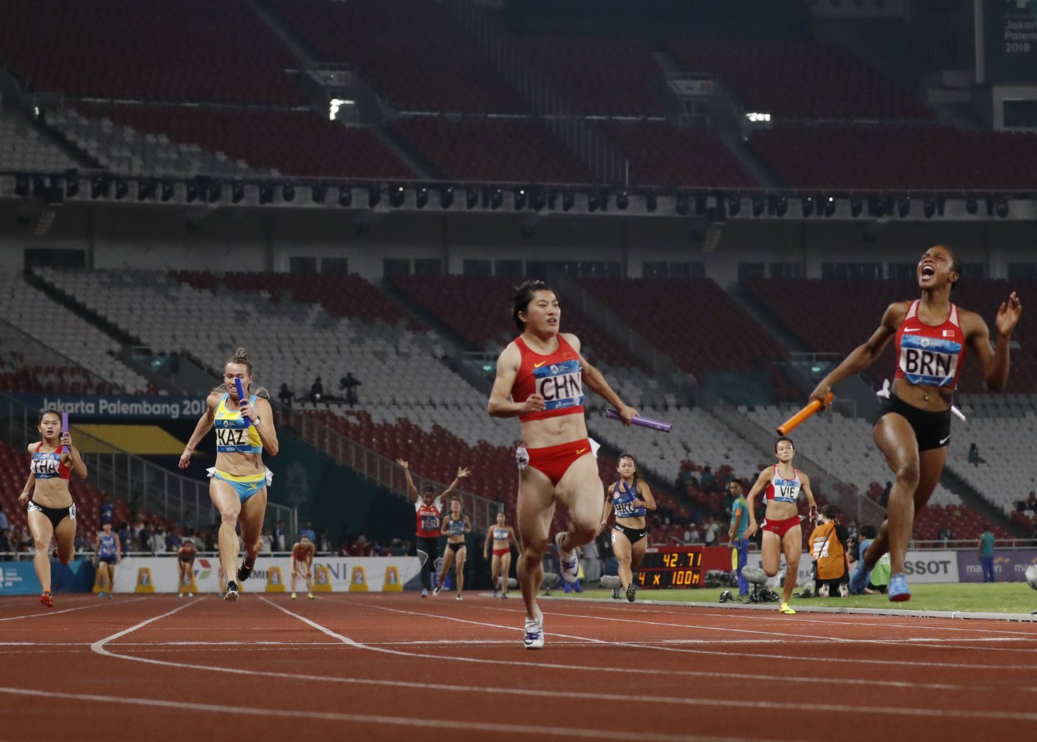 Trực tiếp ASIAD ng&agrave;y 30-8: Vũ Thị Mến v&agrave; tổ tiếp sức 4x400m gi&agrave;nh 2 HCĐ điền kinh - Ảnh 4.