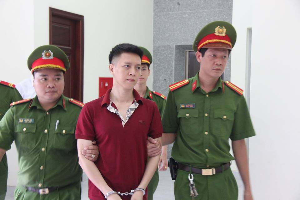 Bố v&agrave; mẹ kế bạo h&agrave;nh l&agrave;m con 10 tuổi g&atilde;y 5 xương sườn lĩnh &aacute;n - Ảnh 3.