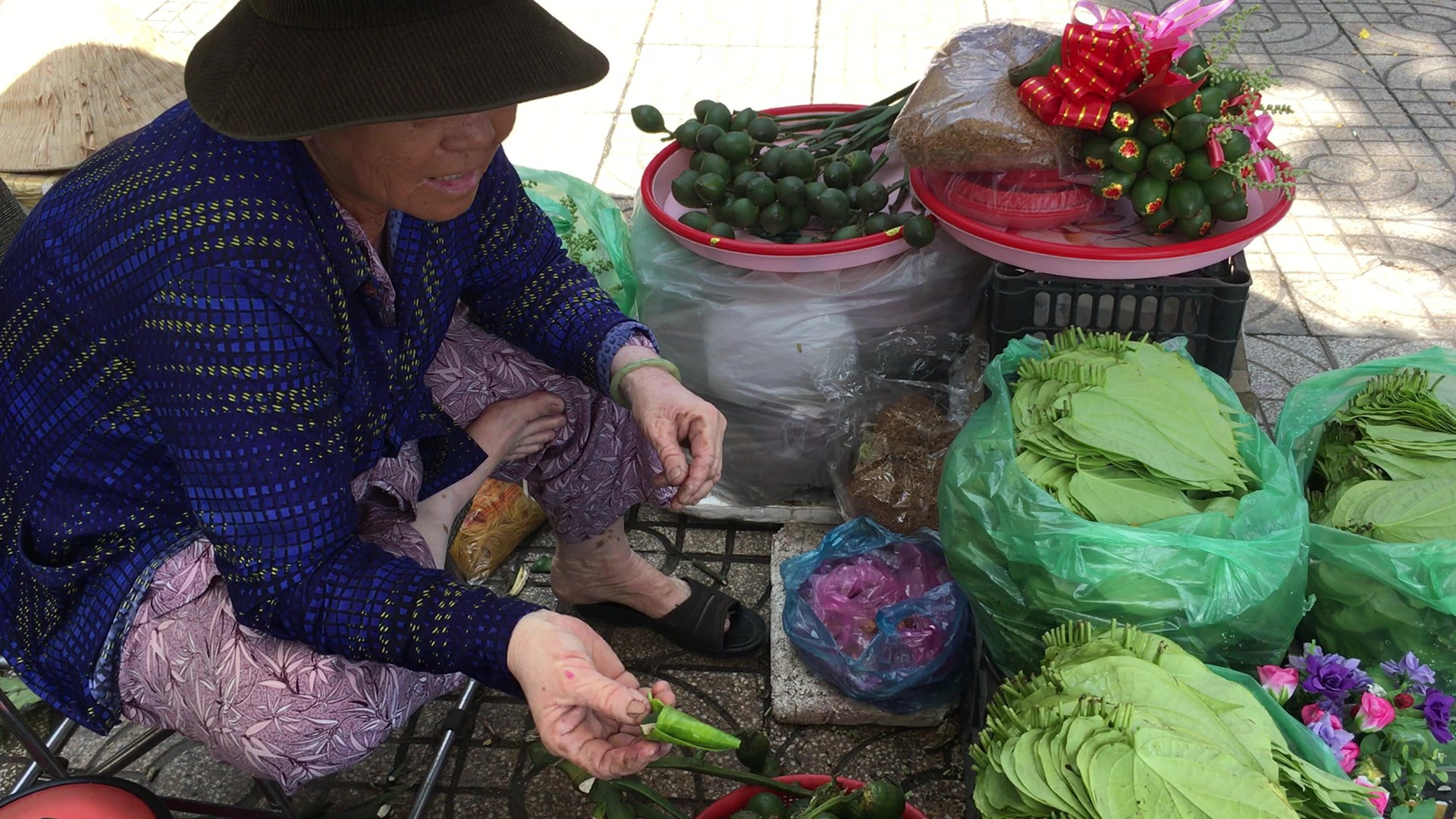 Độc đ&aacute;o chợ trầu cau giữa l&ograve;ng S&agrave;i G&ograve;n - Ảnh 2.