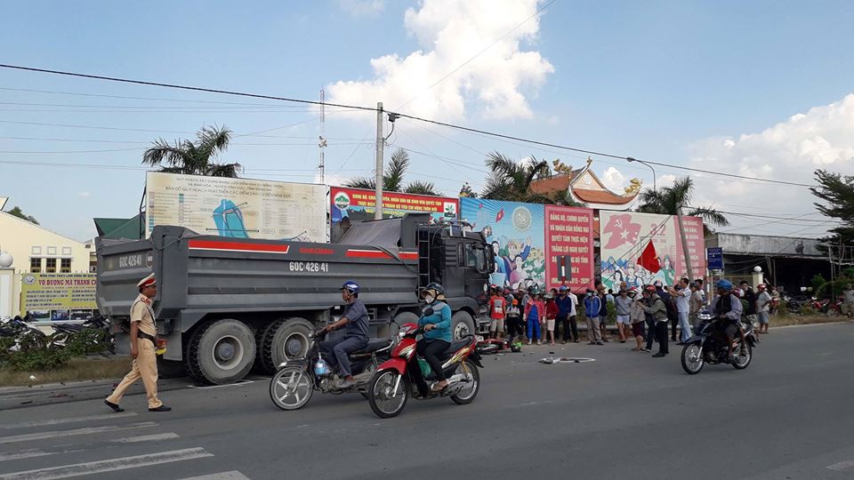 Xe ben càn xe máy, 2 người tử vong tại chỗ - Ảnh 2.
