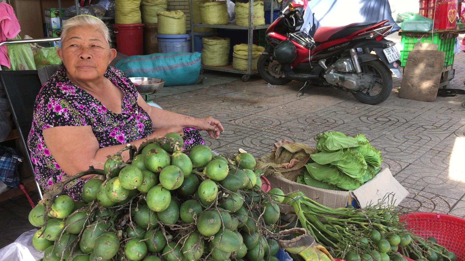 Độc đ&aacute;o chợ trầu cau giữa l&ograve;ng S&agrave;i G&ograve;n - Ảnh 3.