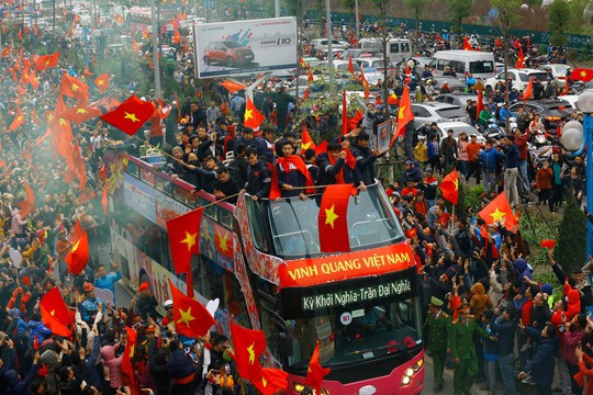Xem xét dùng xe buýt 2 tầng đón tuyển Olympic Việt Nam
