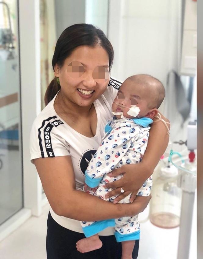 Cứu bé trai phổi trắng xoá do các ổ lao vỡ liên tục