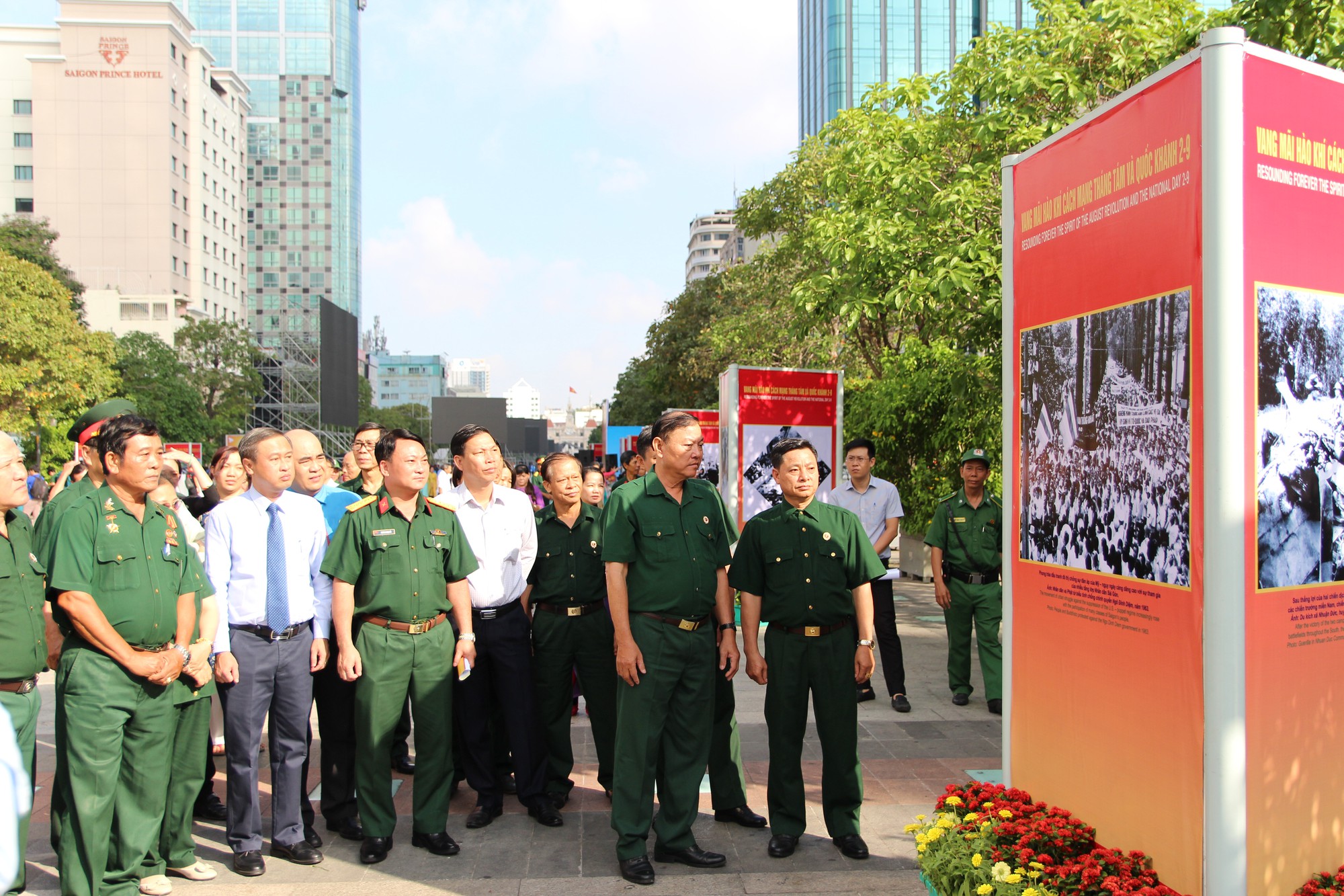 Triển lãm ảnh thành quả Cách mạng Tháng Tám - Ảnh 4.